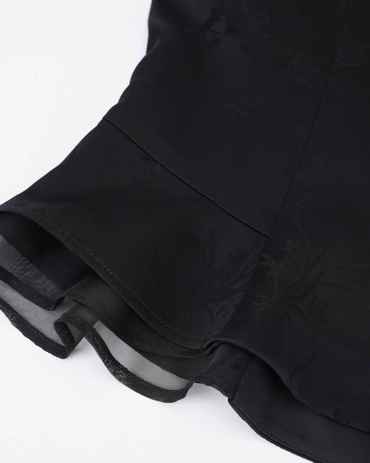 The shaped body ends in a small flared edge with a sheer layer beneath.