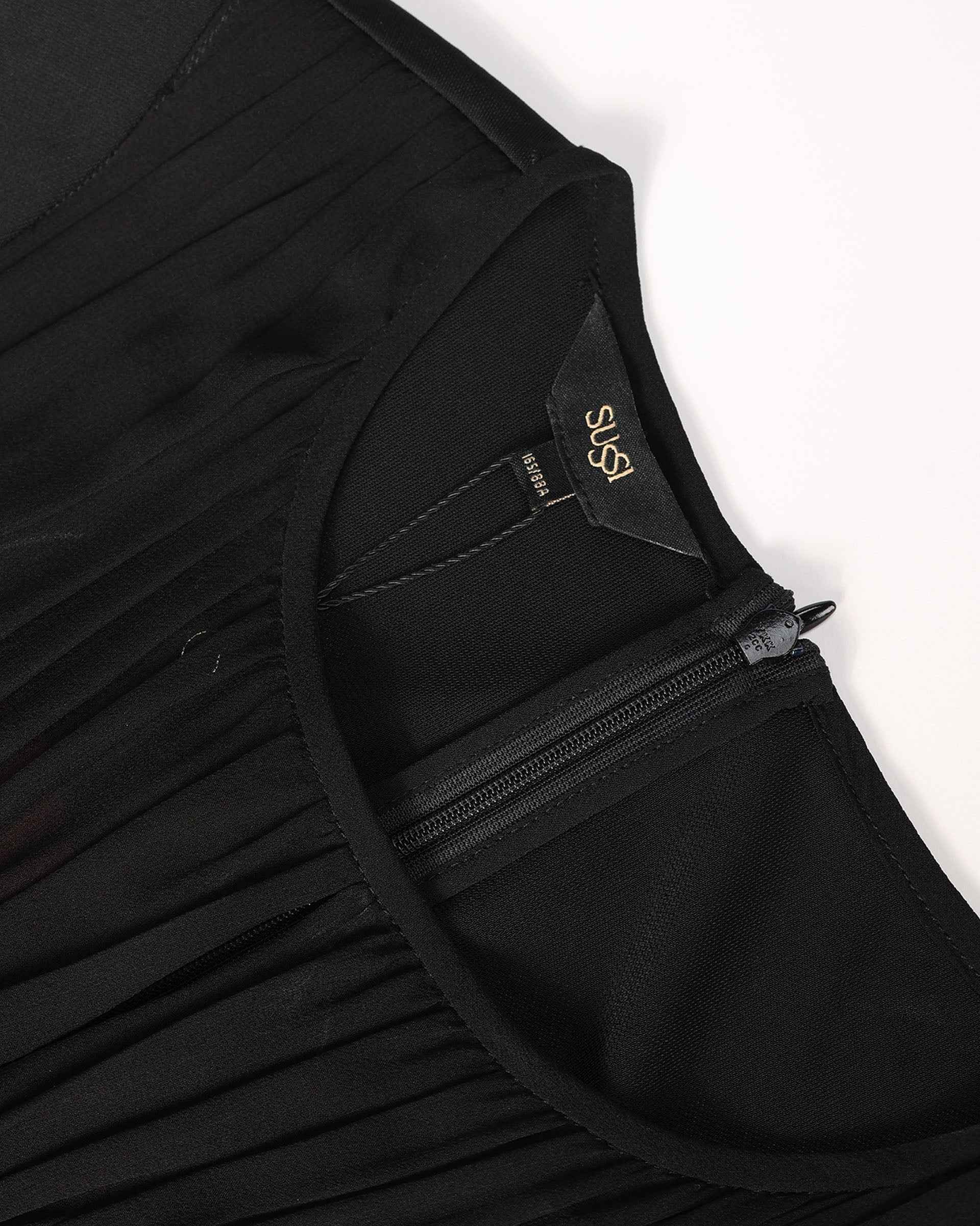 Sophisticated Sleeveless Waist-Defining Blouse